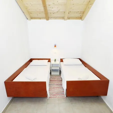 Secluded Fisherman's Cove Stiniva, Korcula - 11389