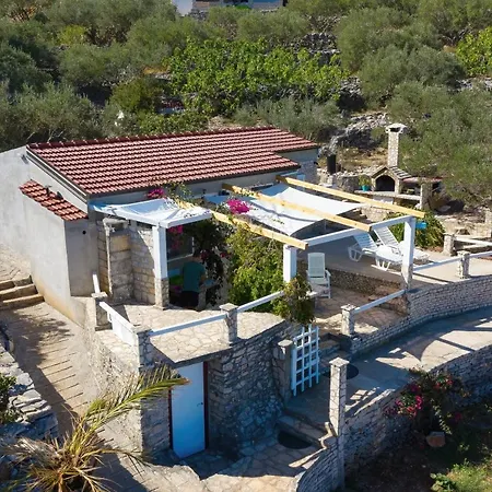 Secluded Fisherman's Cove Stiniva, Korcula - 11389 * Вела-Лука