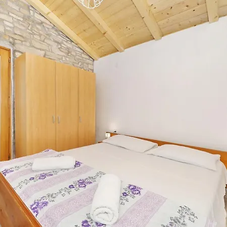 Secluded Fisherman's Cove Stiniva, Korcula - 11389 *